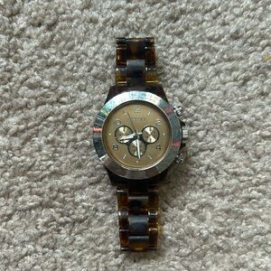 Geneva women’s vintage gold/silver watch with plastic band fits a M-L wrist